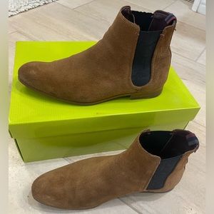 Ted Baker tan suede Chelsea boots. Size 42. Fits US 8 to 8.5.
New $159. Sale $45